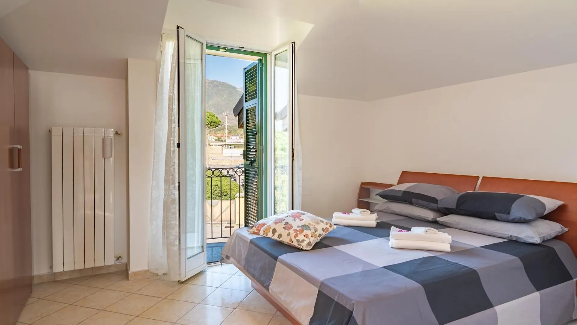 5 Min Dal Mare Luminoso Bilocale Con Terrazza Apartment Loano