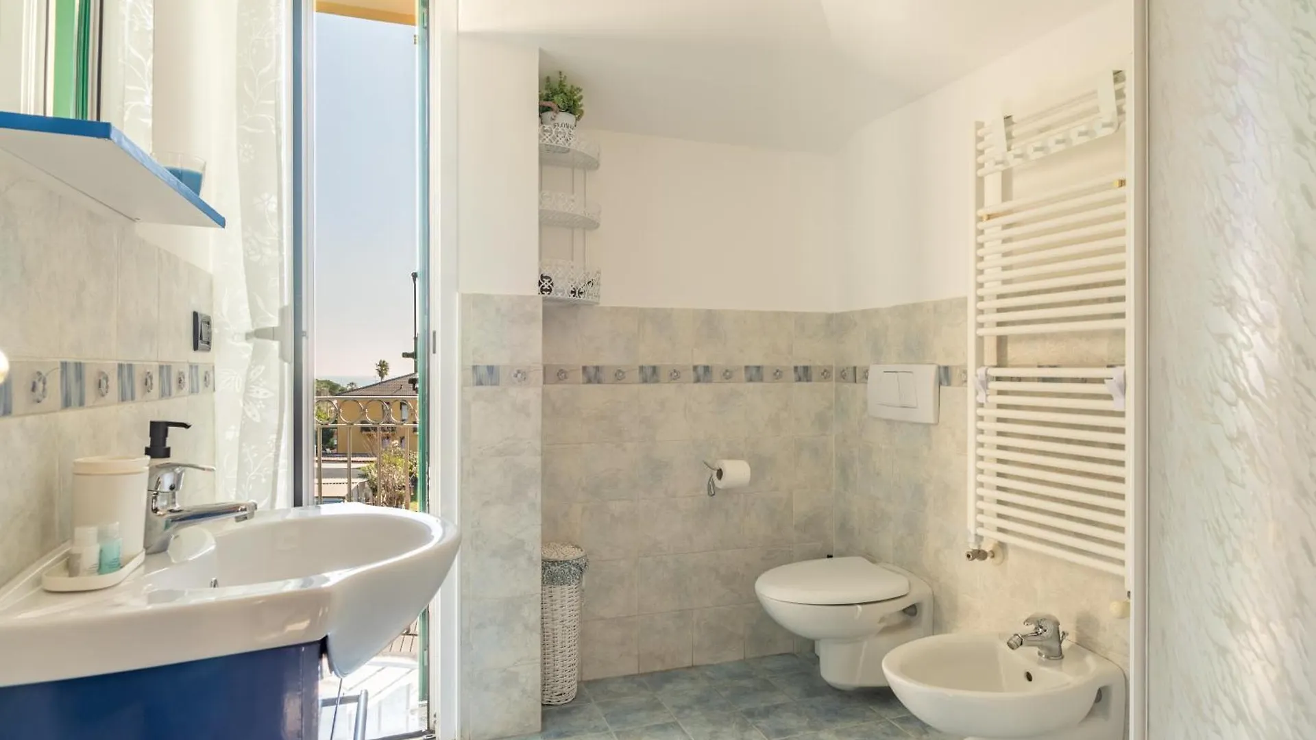5 Min Dal Mare Luminoso Bilocale Con Terrazza Apartment Loano