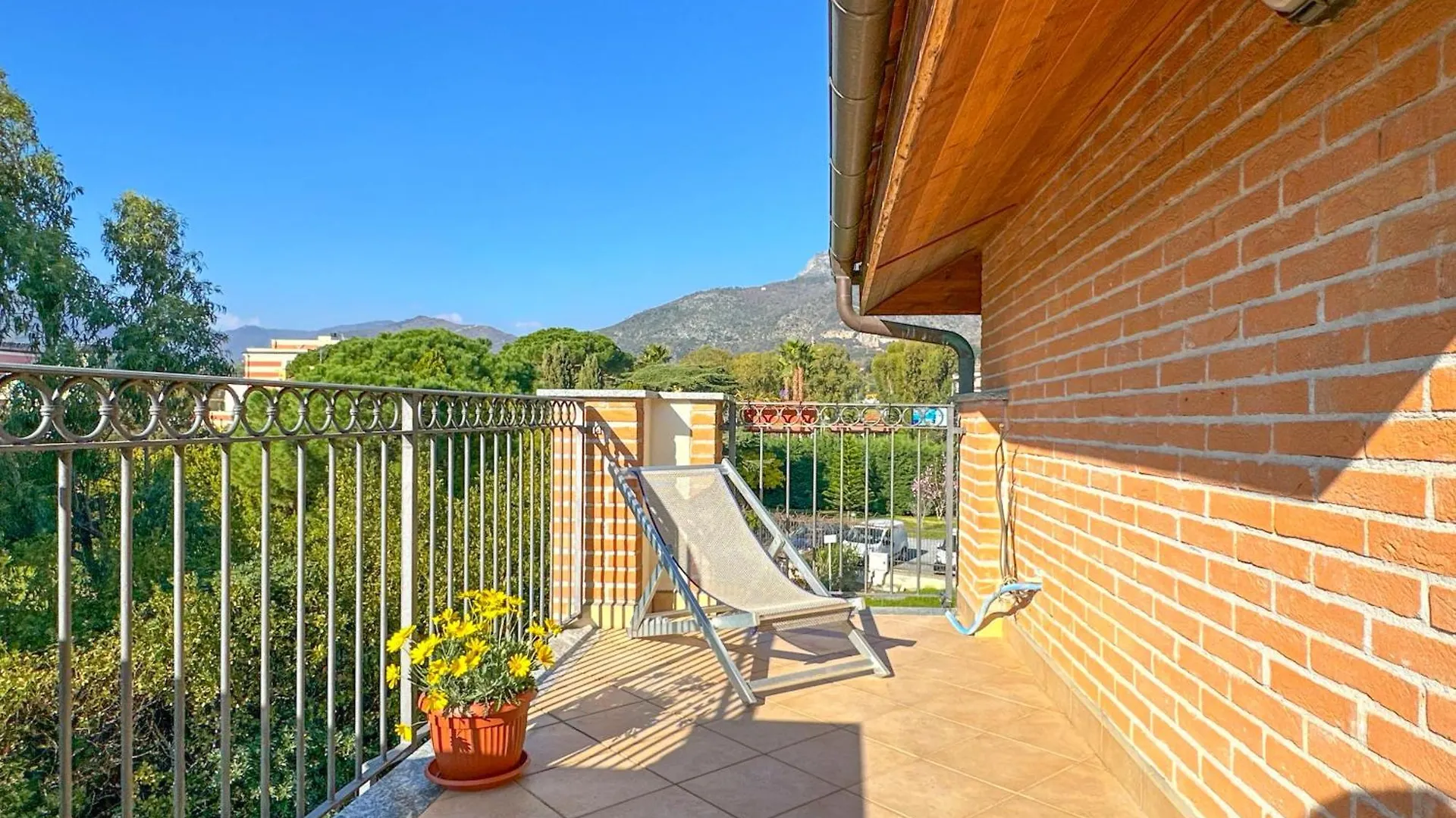 5 Min Dal Mare Luminoso Bilocale Con Terrazza Apartment Loano Italy
